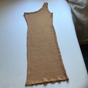 LISA SAYS GAH Paola One Shoulder Dress In Camel